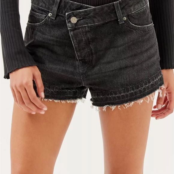NWT URBAN OUTFITTERS SHORTS BDG Asymmetrical A-Line Cutoff Denim Short - Picture 2 of 6